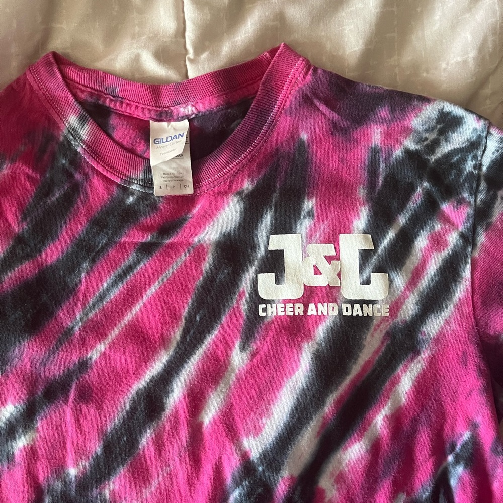 Cheer & dance shirt. Long sleeved. Gildan brand, size medium.